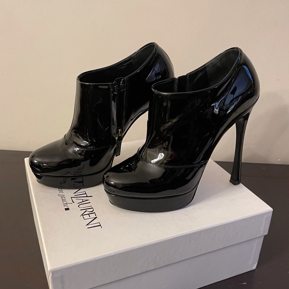 Yves Saint Laurent - Black Patent Leather Bootie
